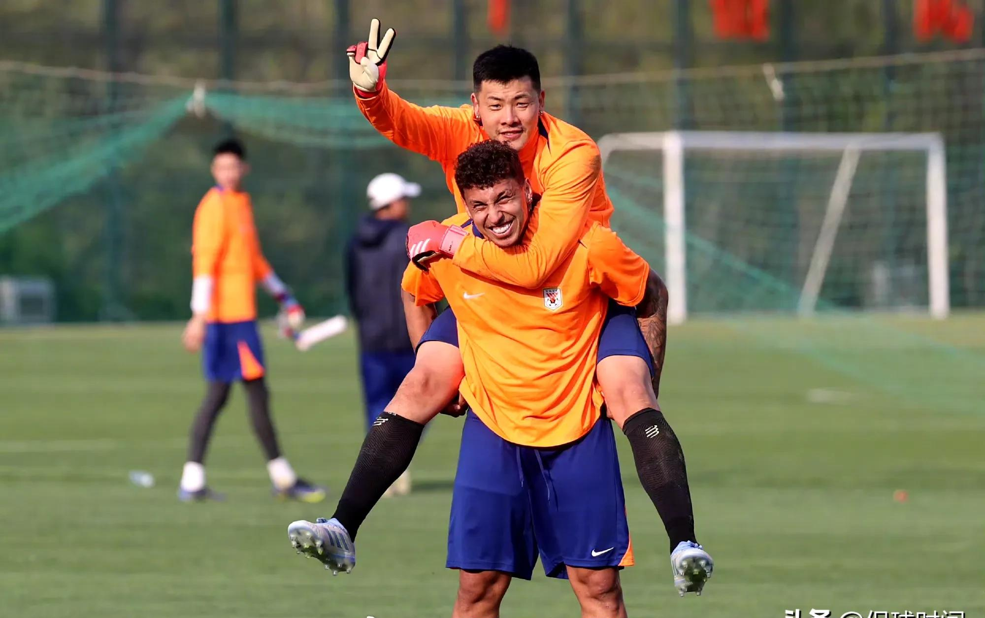 青岛队逆转北京队，西亚卡姆扛起全队