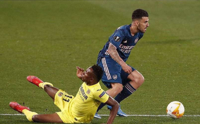 瓦伦西亚主场大胜埃瓦尔，取得欧战资格