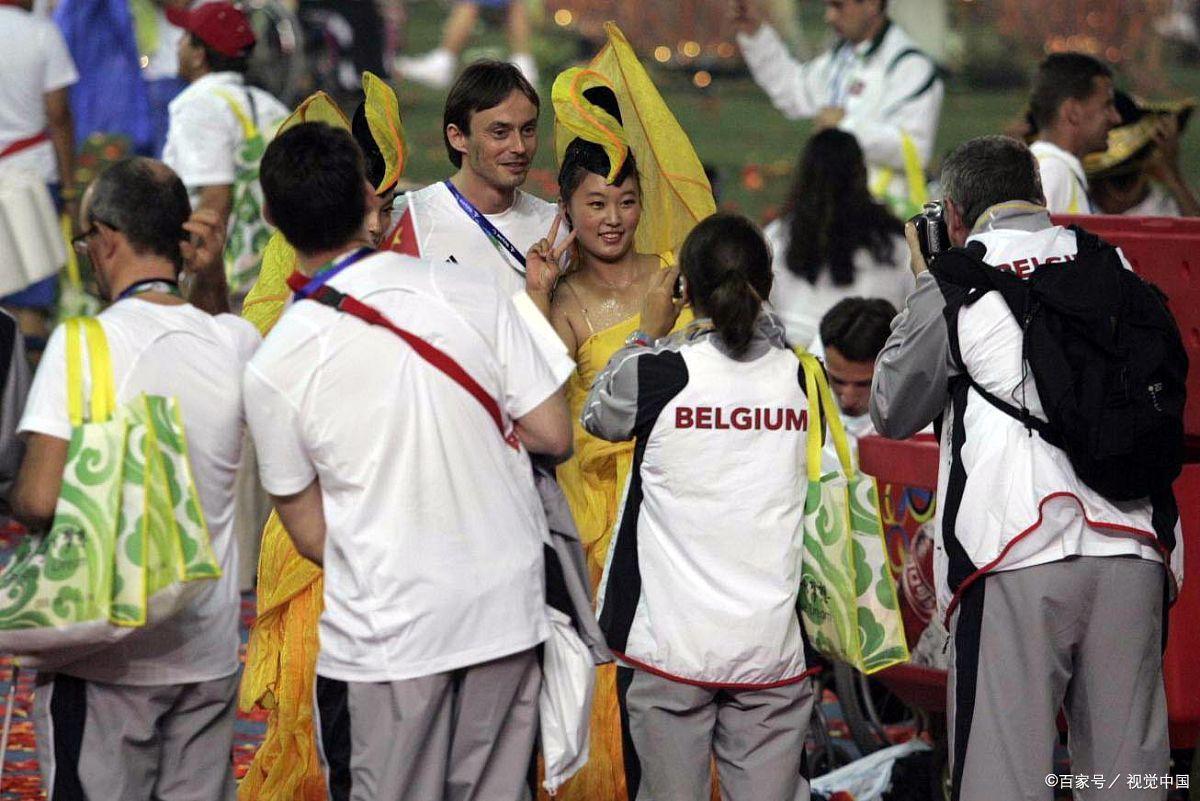 比利时乒乓球队力克日本乒乓球队，波尔统治全场