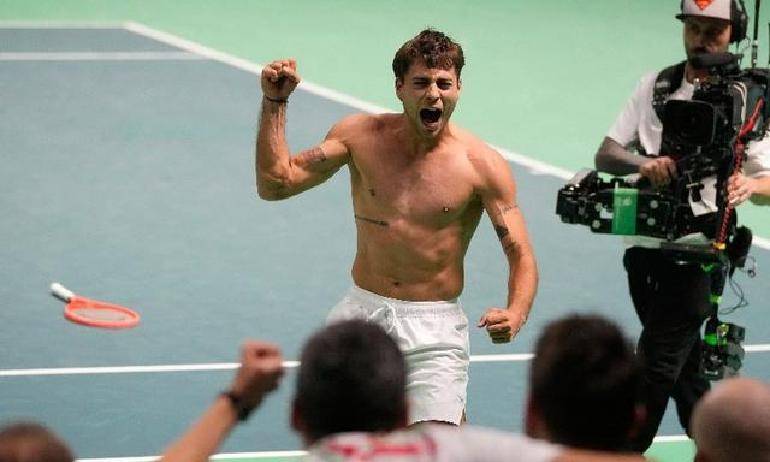 戴维斯杯力克年终总决赛，梅德韦杰夫点燃赛场