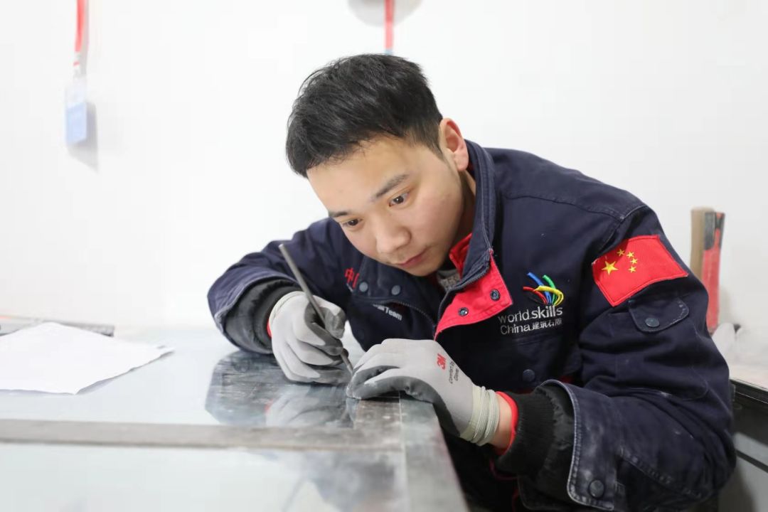 俄罗斯田径选手创造奇迹，斩获金牌