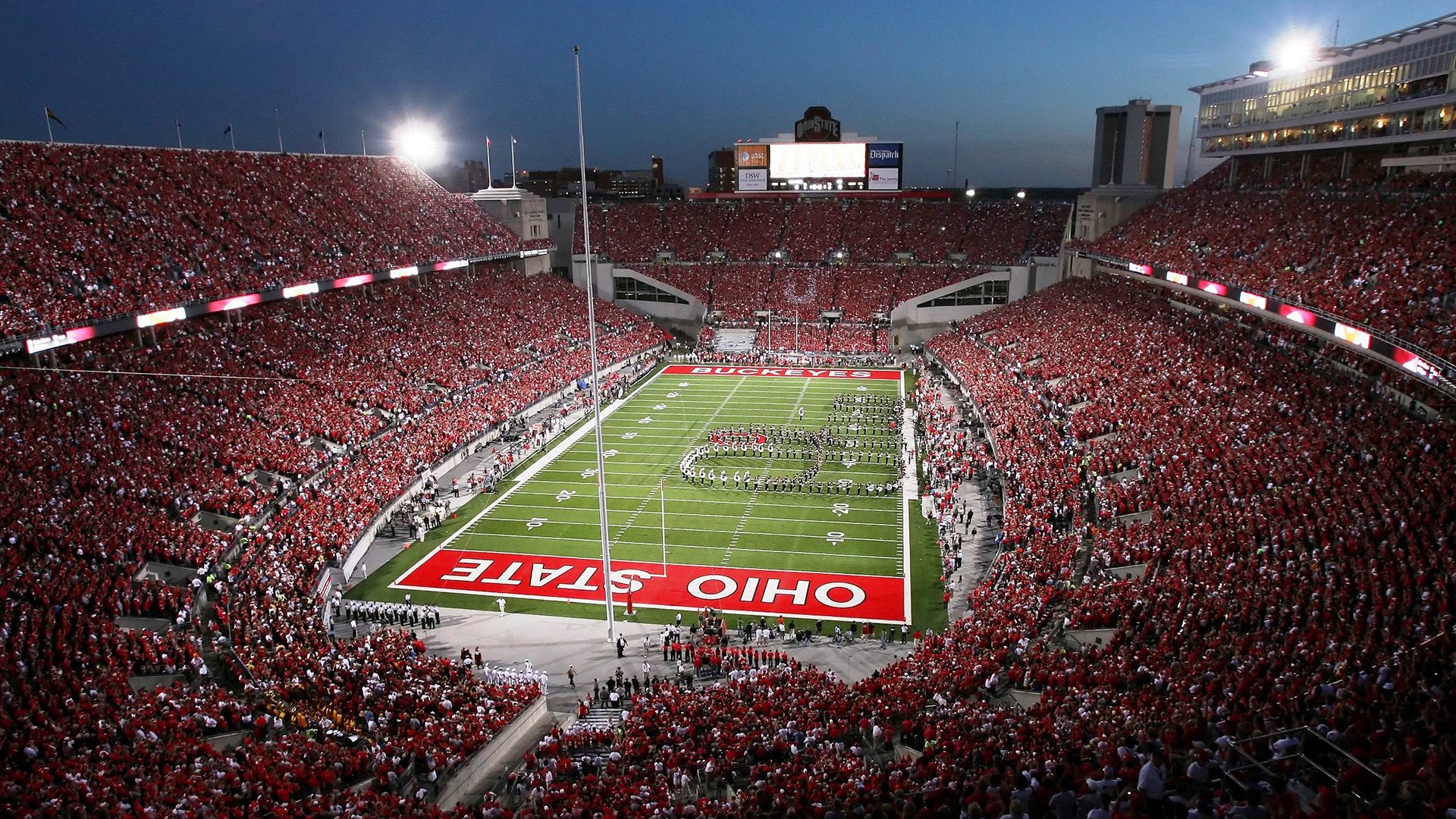 赛道与球场的双重奏,当F1争冠悬念未解,掘金已提前加冕